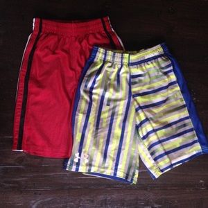 Bundle of 2 athletic boy shorts Under Armour YS